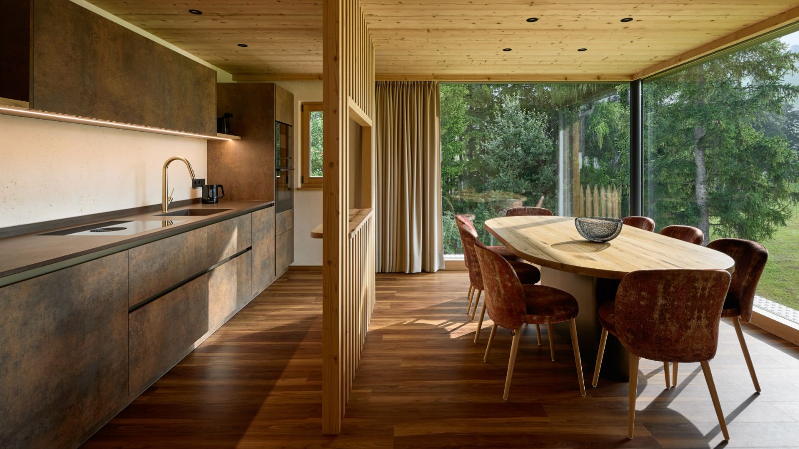 luxury-ski-chalets-alta-badia-la-variete-oxford-ski-dining (2).jpg