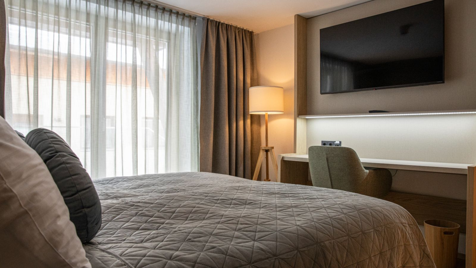 luxury-ski-chalet-st-anton-frieda-oxford-ski (2).jpg