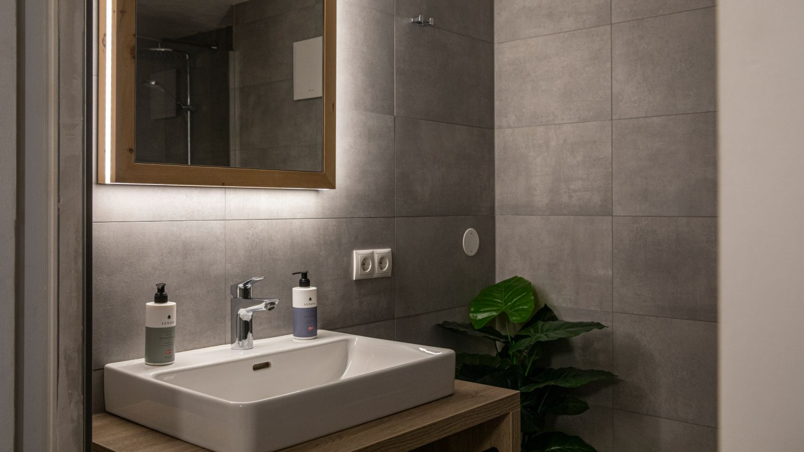 luxury-ski-chalet-st-anton-frieda-oxford-ski (3).jpg