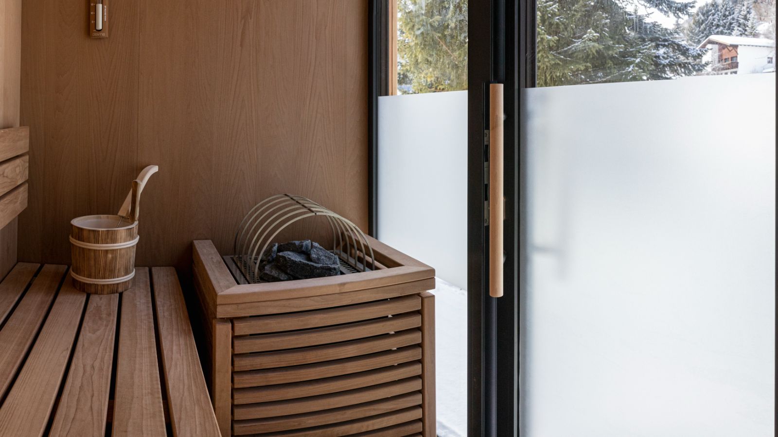 luxury-ski-chalet-st-anton-frieda-oxford-ski (12).jpg