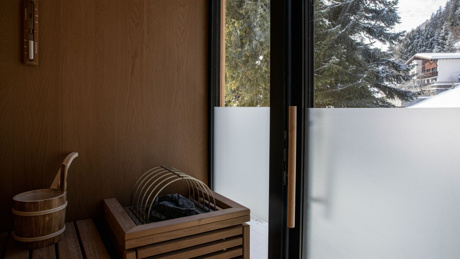 luxury-ski-chalet-st-anton-frieda-oxford-ski (13).jpg