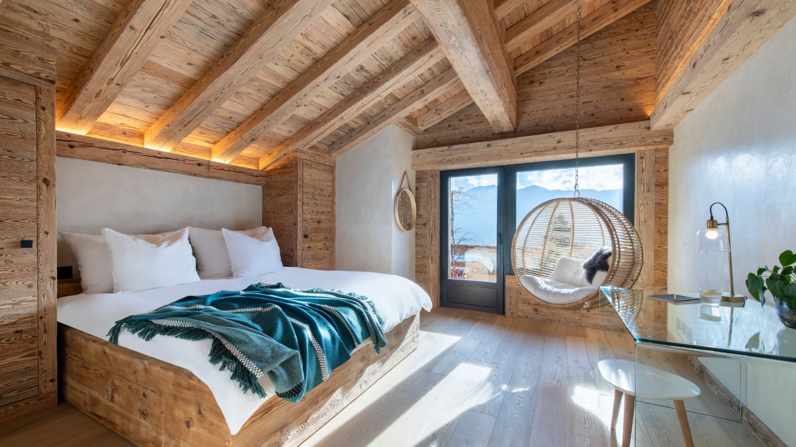 Apartment Madelia-Bedroom 2-Luxury Ski Chalet- Oxford Ski.jpg
