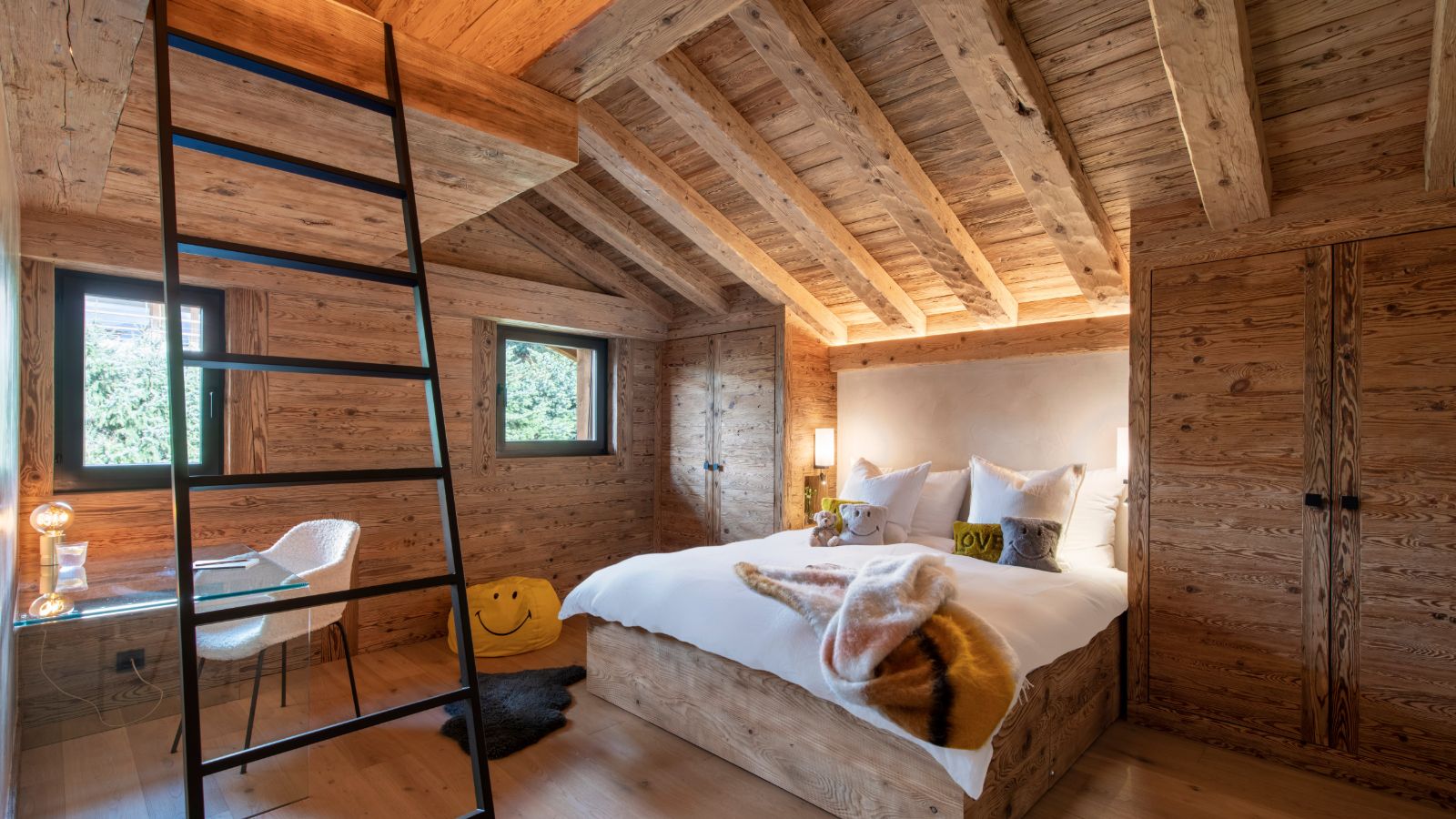 Apartment Madelia-Bedroom 3-Luxury Ski Chalet- Oxford Ski.jpg