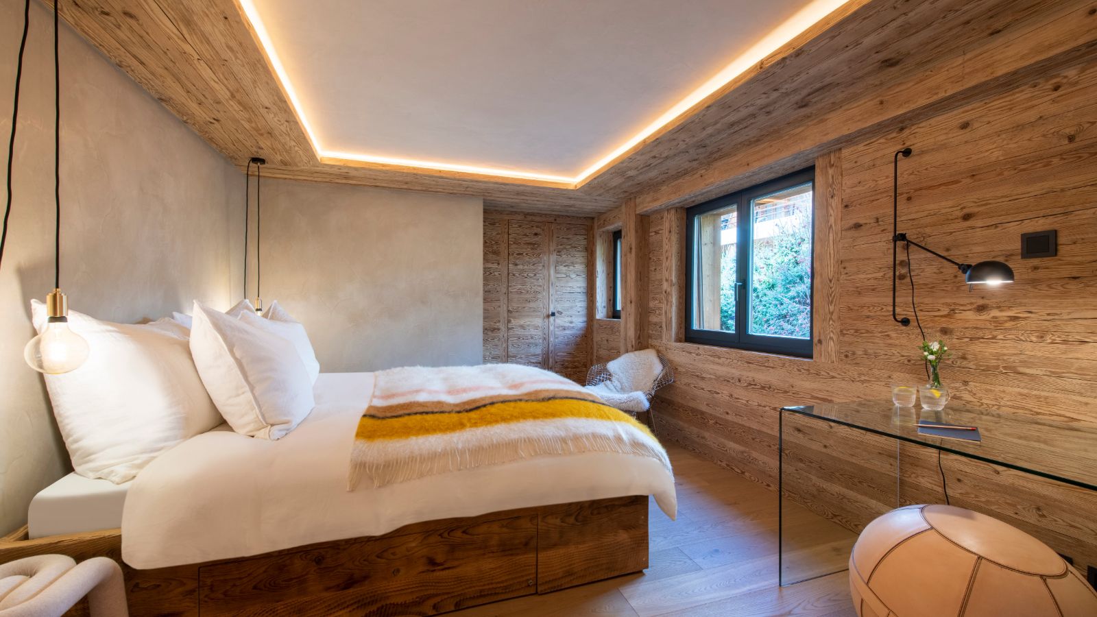 Apartment Madelia-Bedroom 4-Luxury Ski Chalet- Oxford Ski.jpg