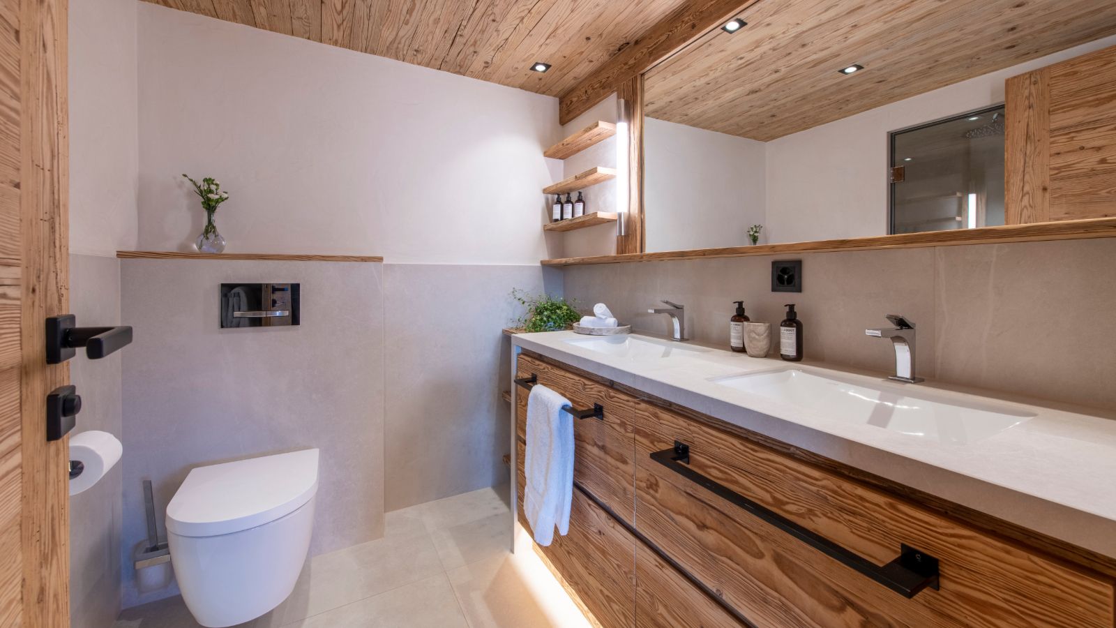 Apartment Madelia-Bathroom 1-Luxury Ski Chalet- Oxford Ski.jpg