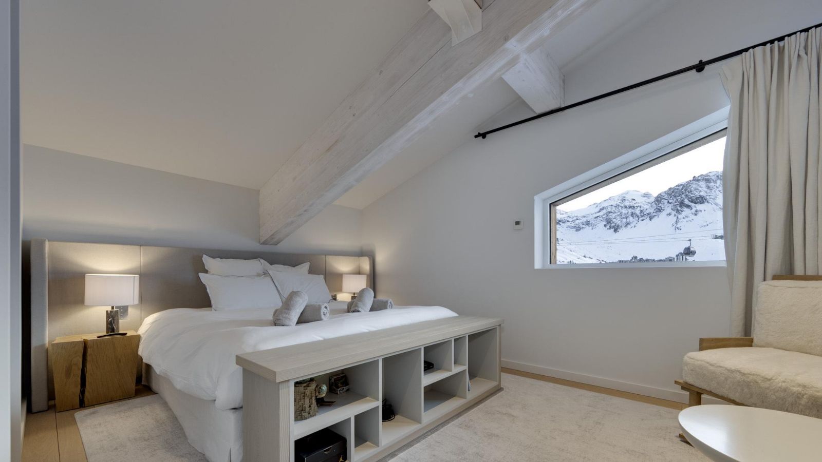 luxury-ski-chalet-tignes-chalet-ornate-oxford-ski- bedroom (2).jpg