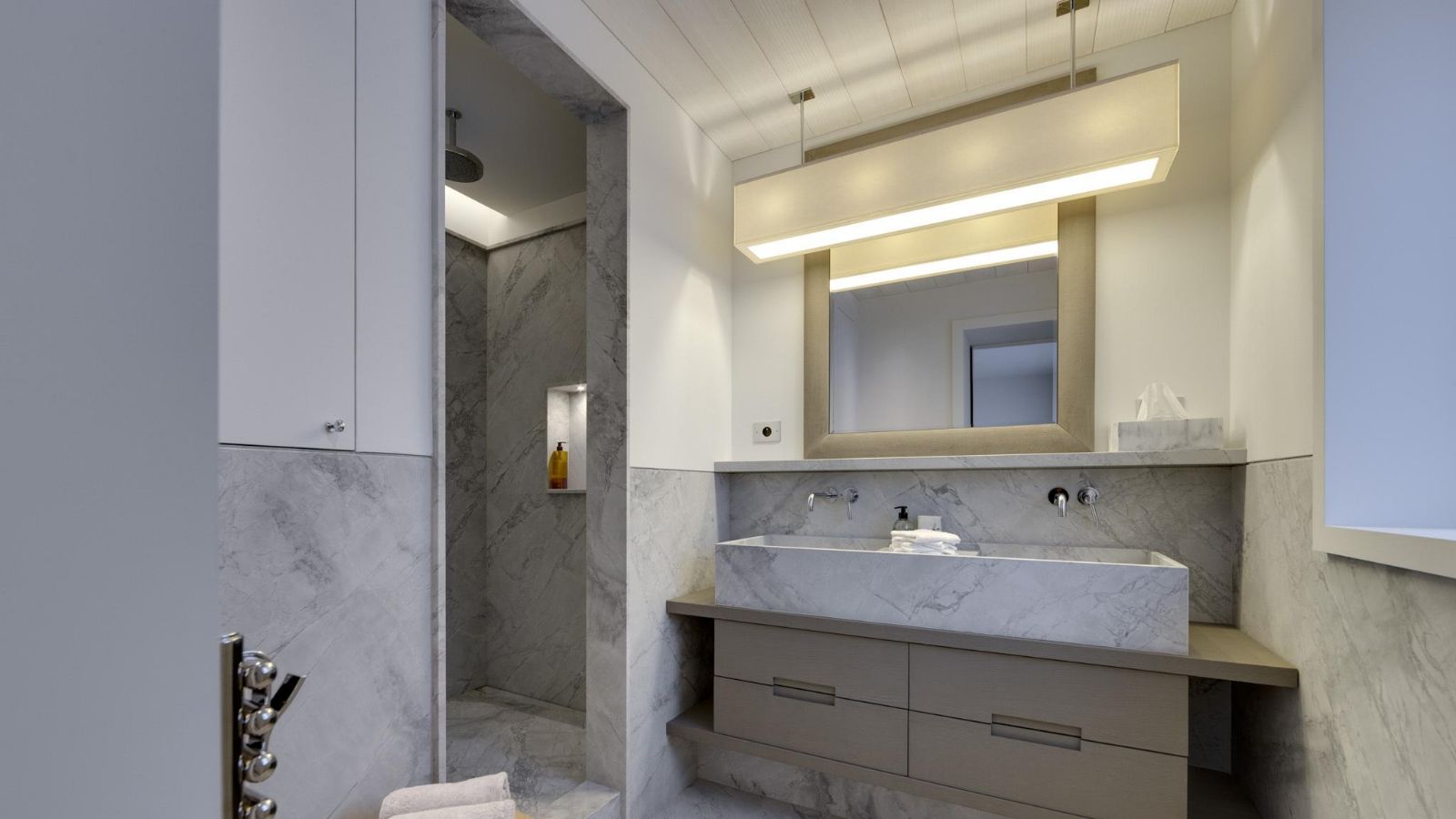 luxury-ski-chalet-tignes-chalet-ornate-oxford-ski-bathroom (3).jpg