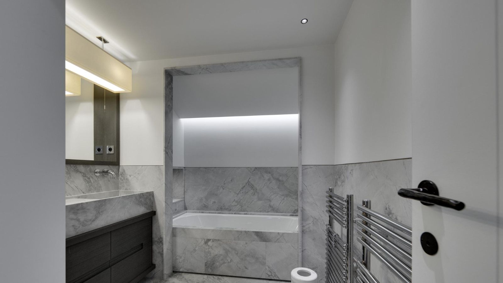 luxury-ski-chalet-tignes-chalet-ornate-oxford-ski-bathroom (4).jpg