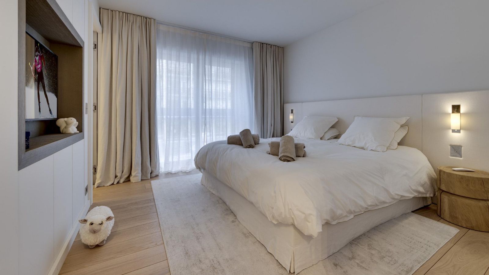 luxury-ski-chalet-tignes-chalet-ornate-oxford-ski-bedroom (3).jpg