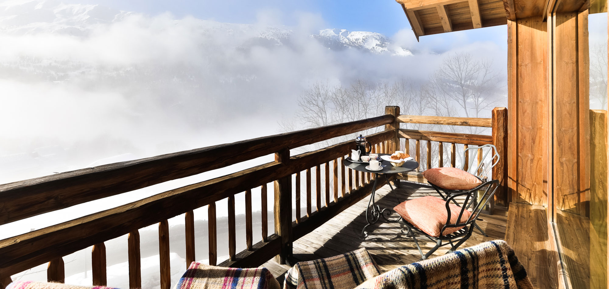 luxury_ski_chalet_du_vallon_oxford_ski_balcony.jpg