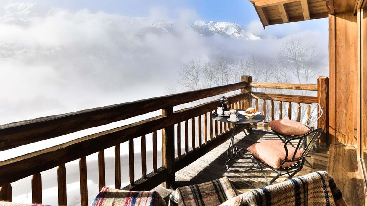 luxury_ski_chalet_du_vallon_oxford_ski_balcony.jpg