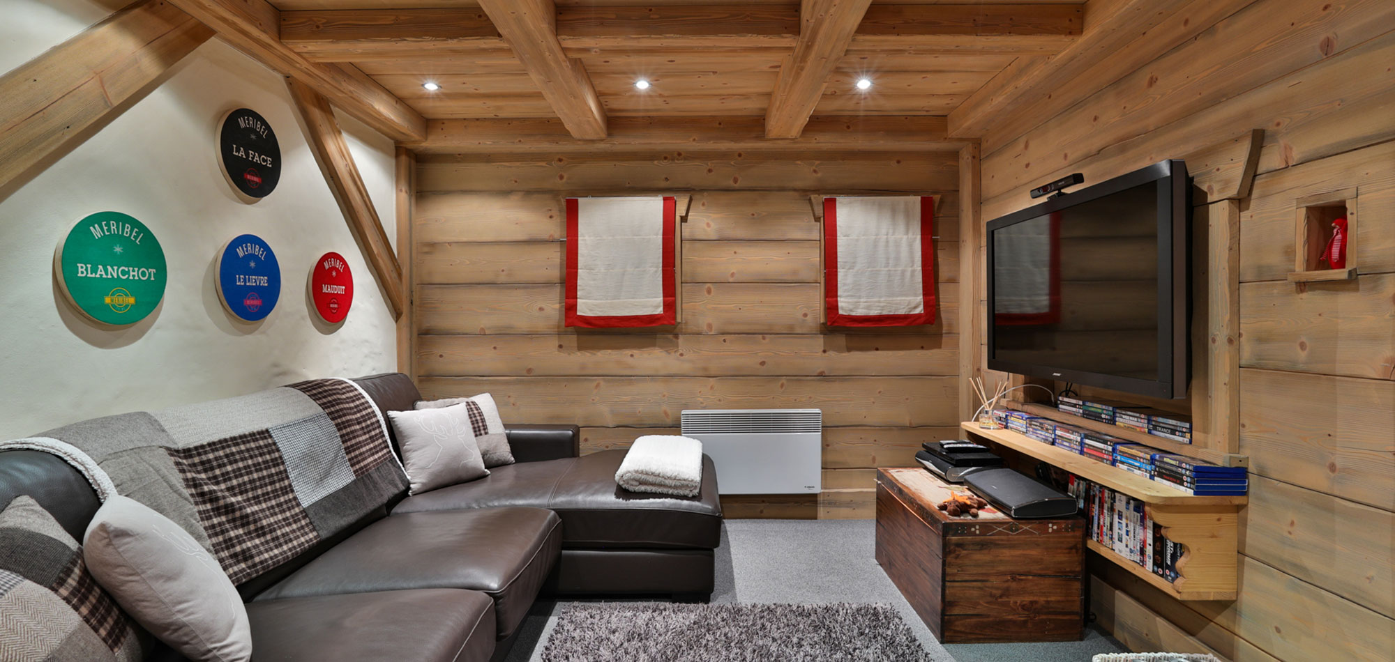 luxury_ski_chalet_du_vallon_oxford_ski_tv_room2.jpg