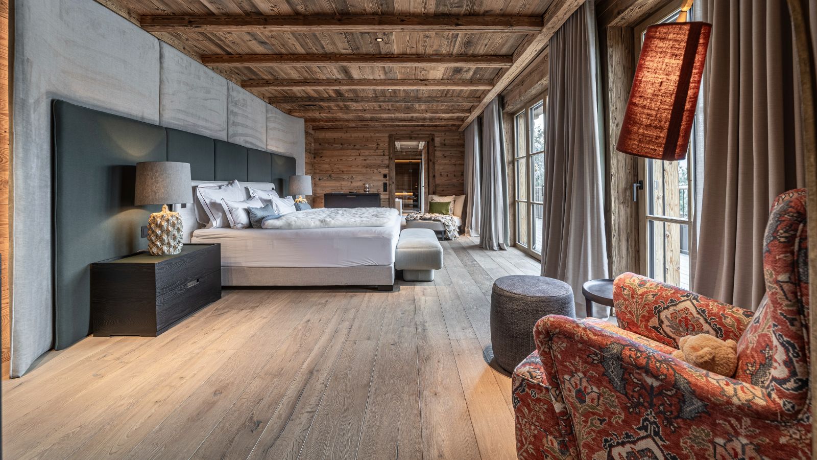 Chalet Bellaria-Master 1- Luxury Ski Chalet- Oxford Ski.jpg