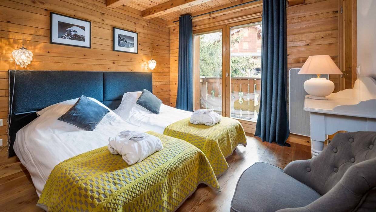 Luxury-Ski-Chalet-Meribel-Chalet-Etienne-Oxford-Ski-Bedroom (17).jpg