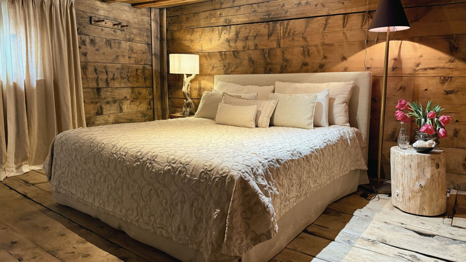 luxury-ski-chalet-st-moritz-chesa-laret-oxford-ski-bedroom3 (2).jpg