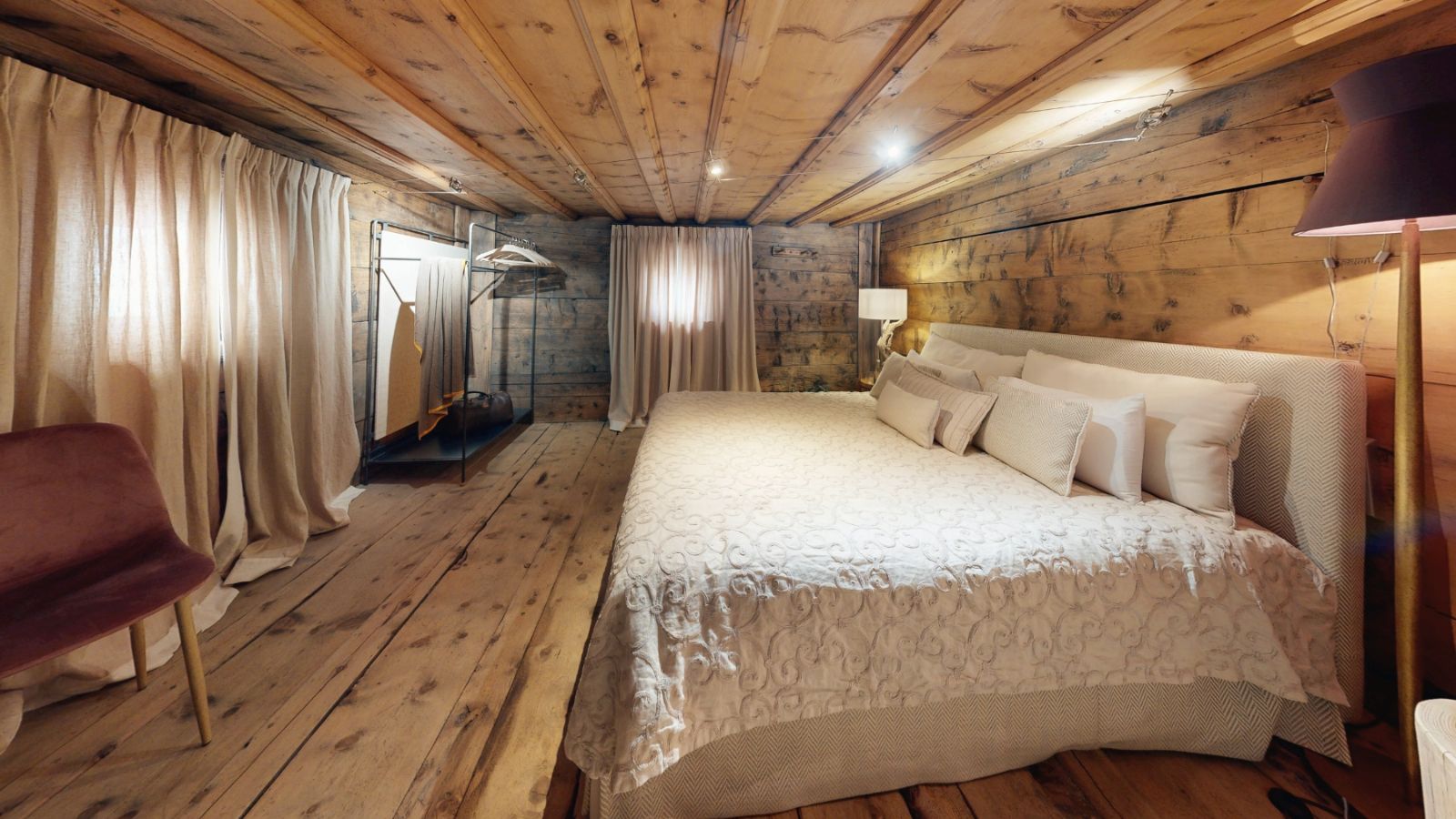 luxury-ski-chalet-st-moritz-chesa-laret-oxford-ski-bedroom3 (1).jpg