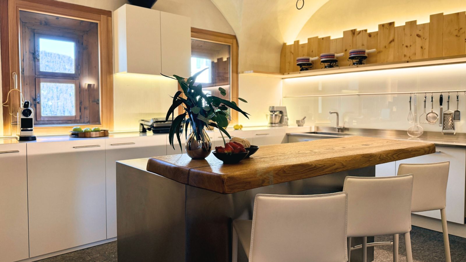 luxury-ski-chalet-st-moritz-chesa-laret-oxford-ski-kitchen (4).jpg