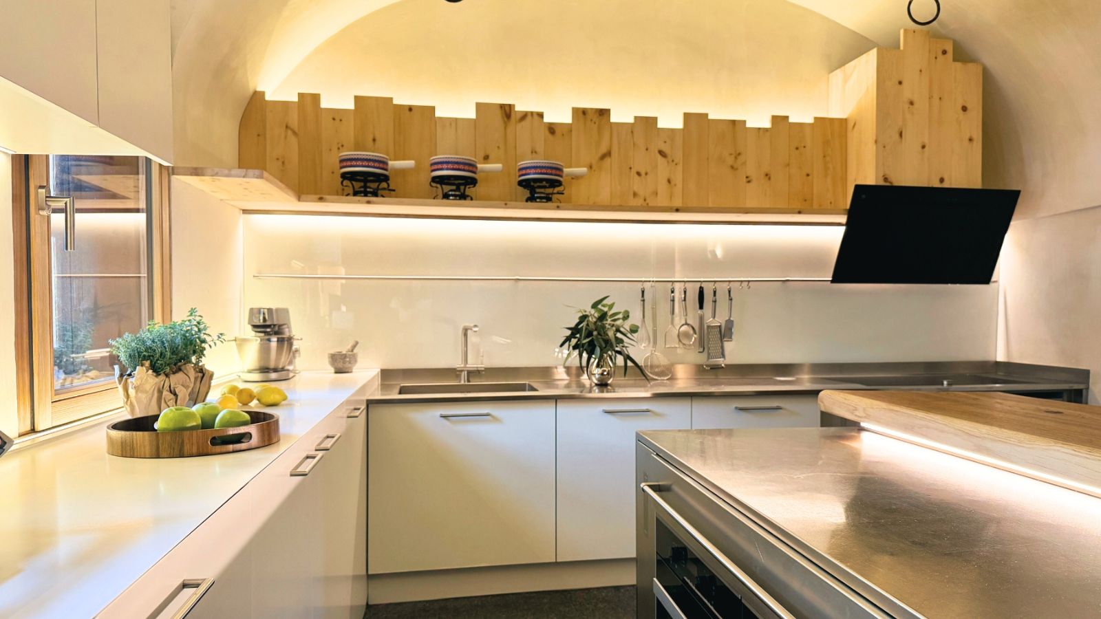 luxury-ski-chalet-st-moritz-chesa-laret-oxford-ski-kitchen (1).jpg