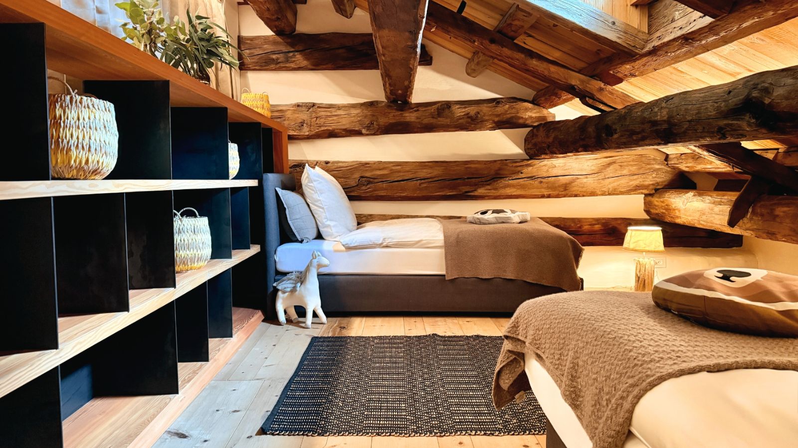luxury-ski-chalet-st-moritz-chesa-laret-oxford-ski-bedroom6 (2).jpg