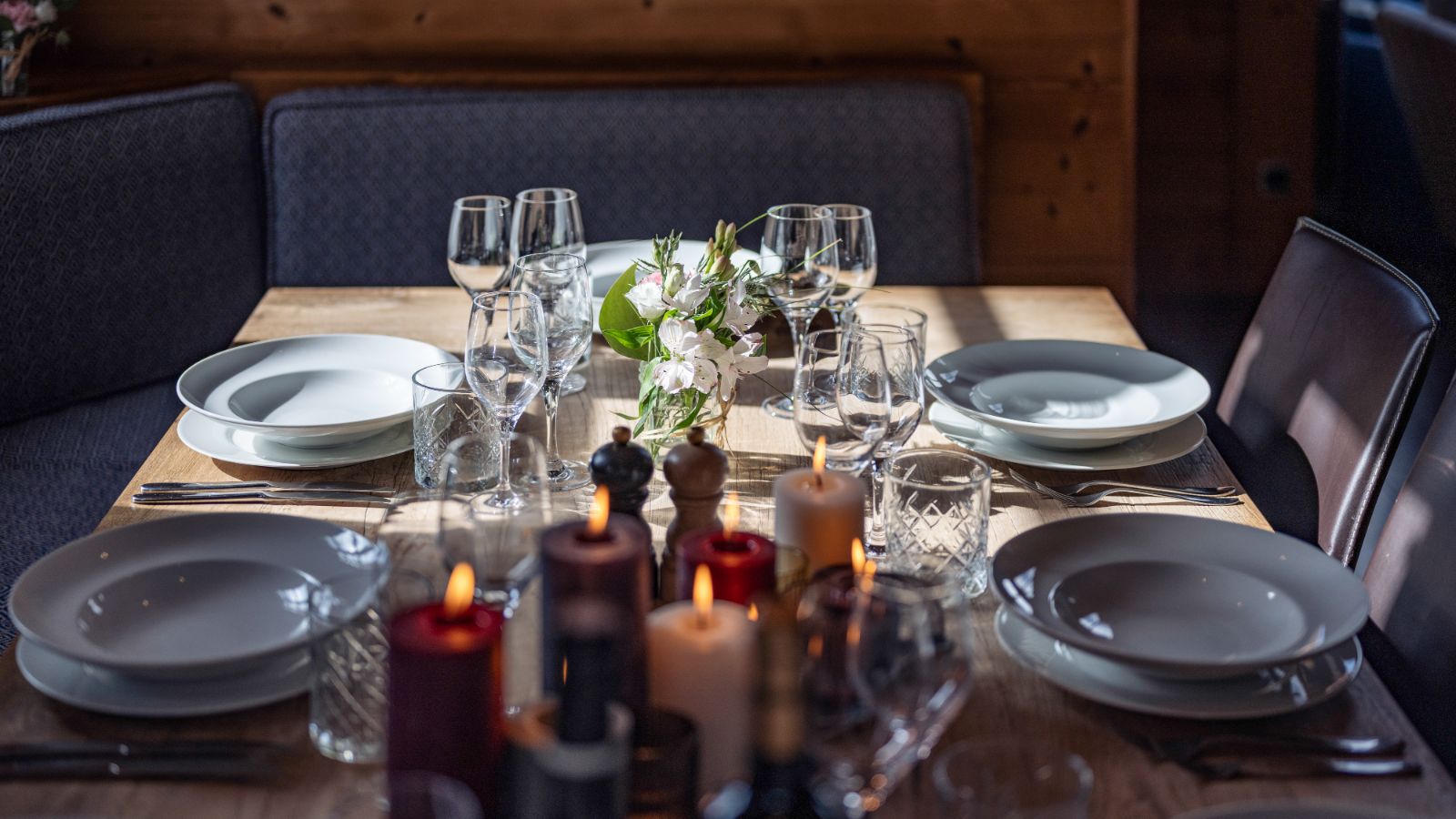 Luxury-Ski-Chalet-La-Tania-Chalet-Peppa-Oxford-Ski-Dining (5).jpg