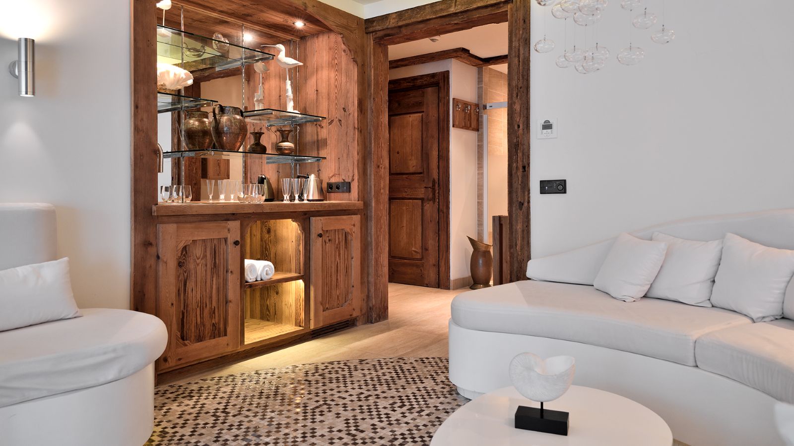Luxury-Ski-Chalet-Courchevel-1650-Labaobou-Oxford-Ski-Bar.jpg