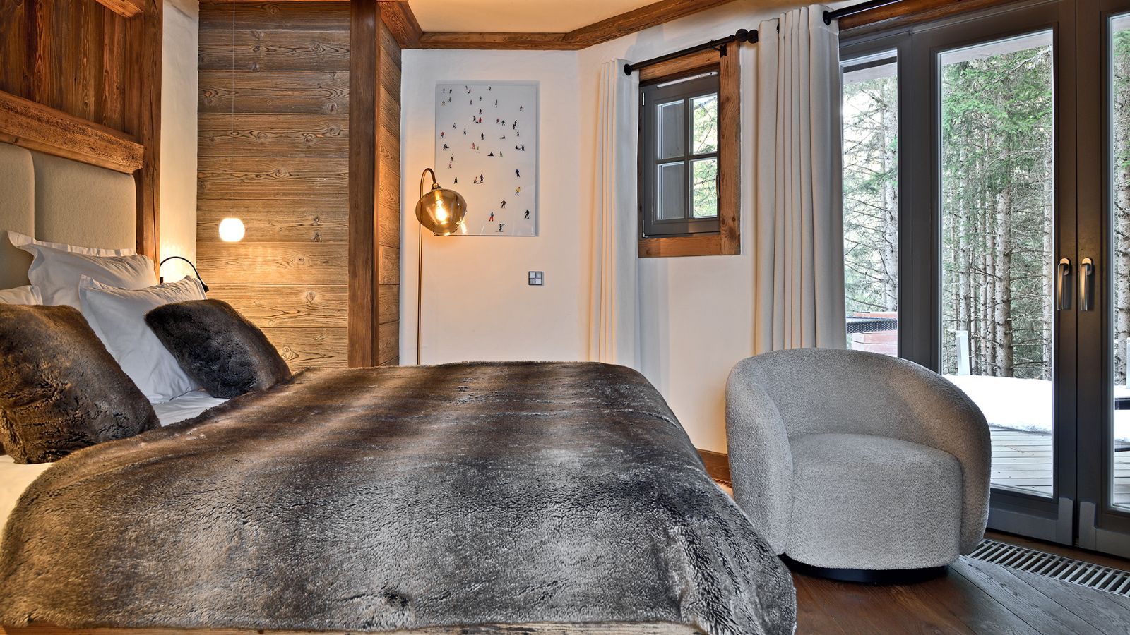 Luxury-Ski-Chalet-Courchevel-1650-Labaobou-Oxford-Ski-Bedroom (1).jpg