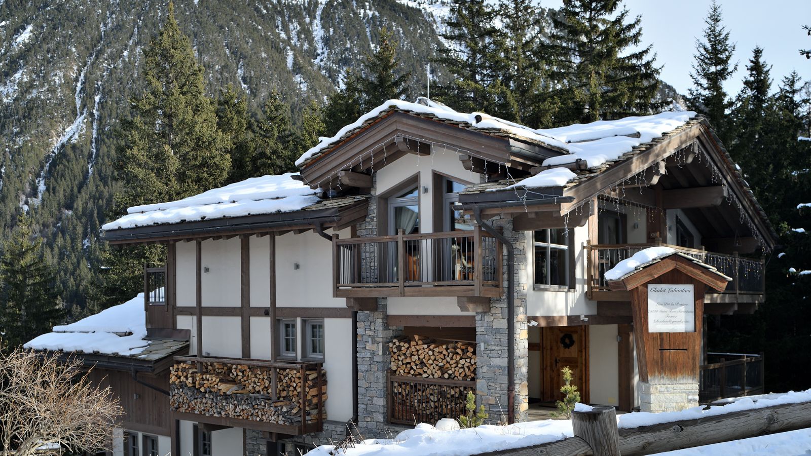 Luxury-Ski-Chalet-Courchevel-1650-Labaobou-Oxford-Ski-Bedroom (19).jpg