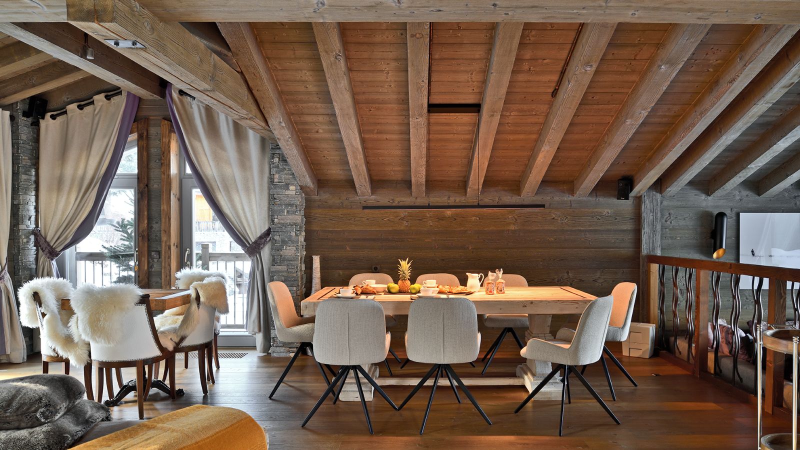 Luxury-Ski-Chalet-Courchevel-1650-Labaobou-Oxford-Ski-Dining.jpg