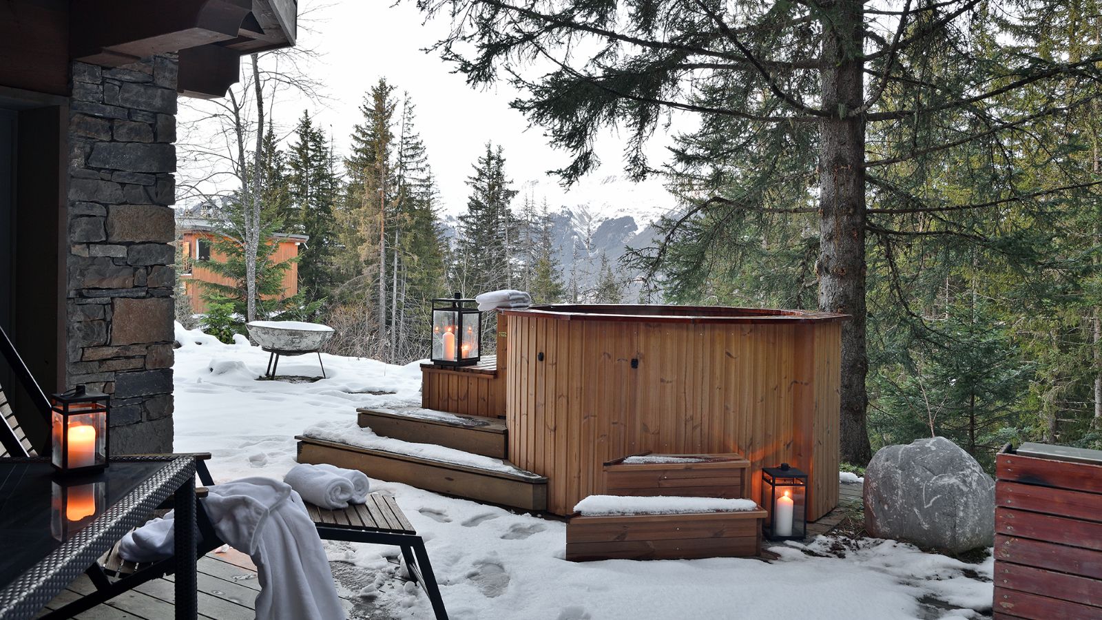 Luxury-Ski-Chalet-Courchevel-1650-Labaobou-Oxford-Ski-Hot-Tub.jpg