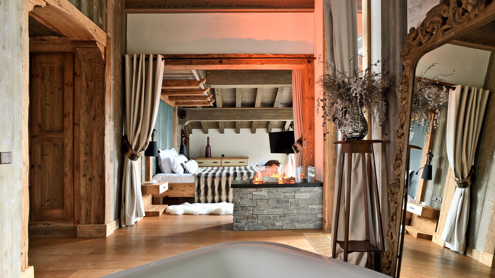 Luxury-Ski-Chalet-Courchevel-1650-Labaobou-Oxford-Ski-Suite.jpg