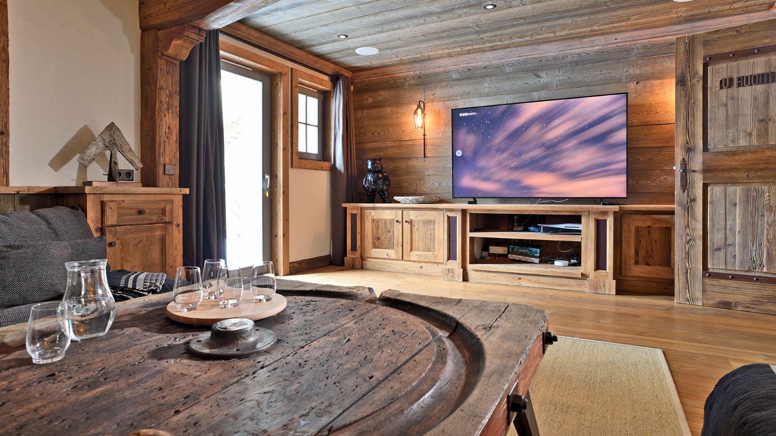 Luxury-Ski-Chalet-Courchevel-1650-Labaobou-Oxford-Ski-TV-Room.jpg