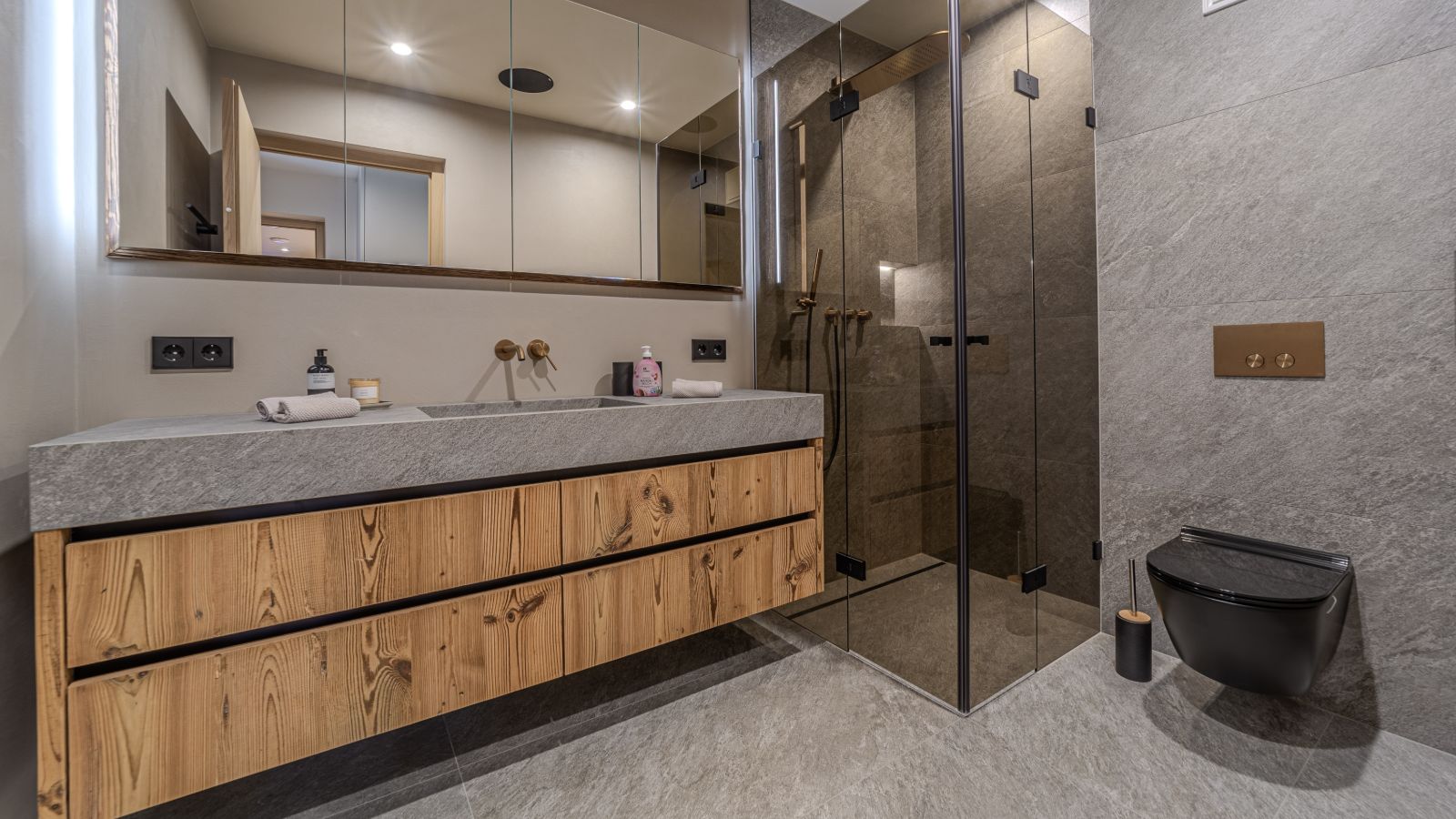 Chalet Hahnenkamm-Bathroom 1- Luxury Ski Chalets- Oxford Ski.jpg