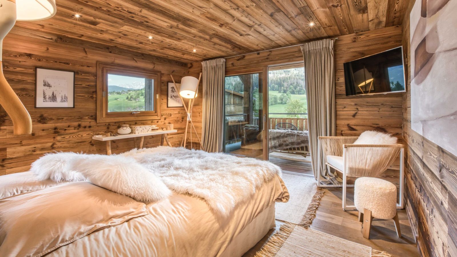 Luxury-Ski-Chalet-Megeve-Chalet-Le-Yack-Oxford-Ski-Bedroom (2).jpg