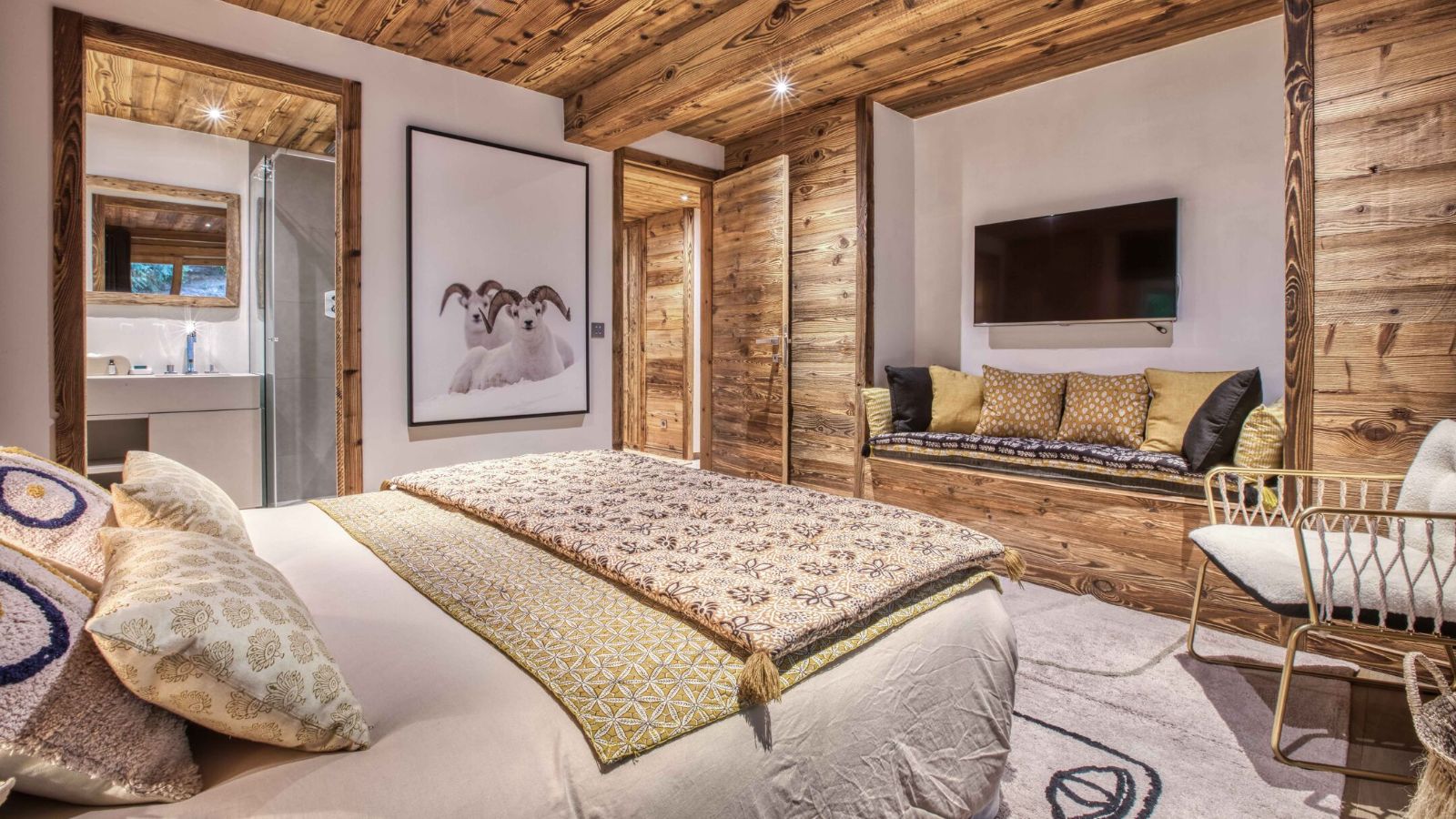 Luxury-Ski-Chalet-Megeve-Chalet-Le-Yack-Oxford-Ski-Bedroom (10).jpg