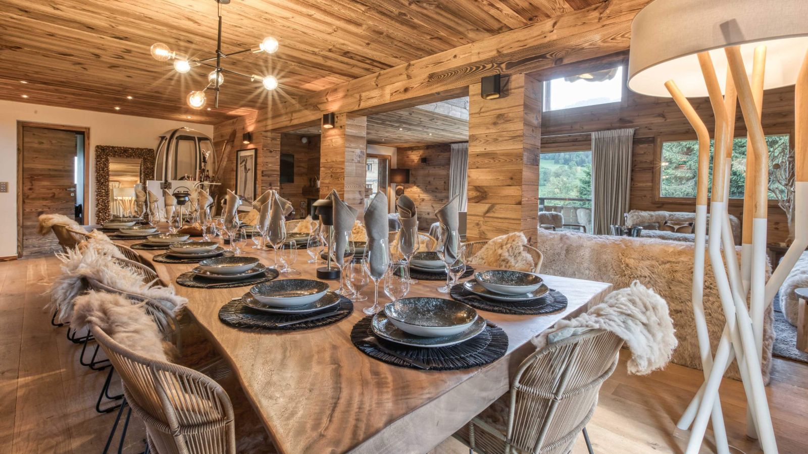 Luxury-Ski-Chalet-Megeve-Chalet-Le-Yack-Oxford-Ski-Dining.jpg