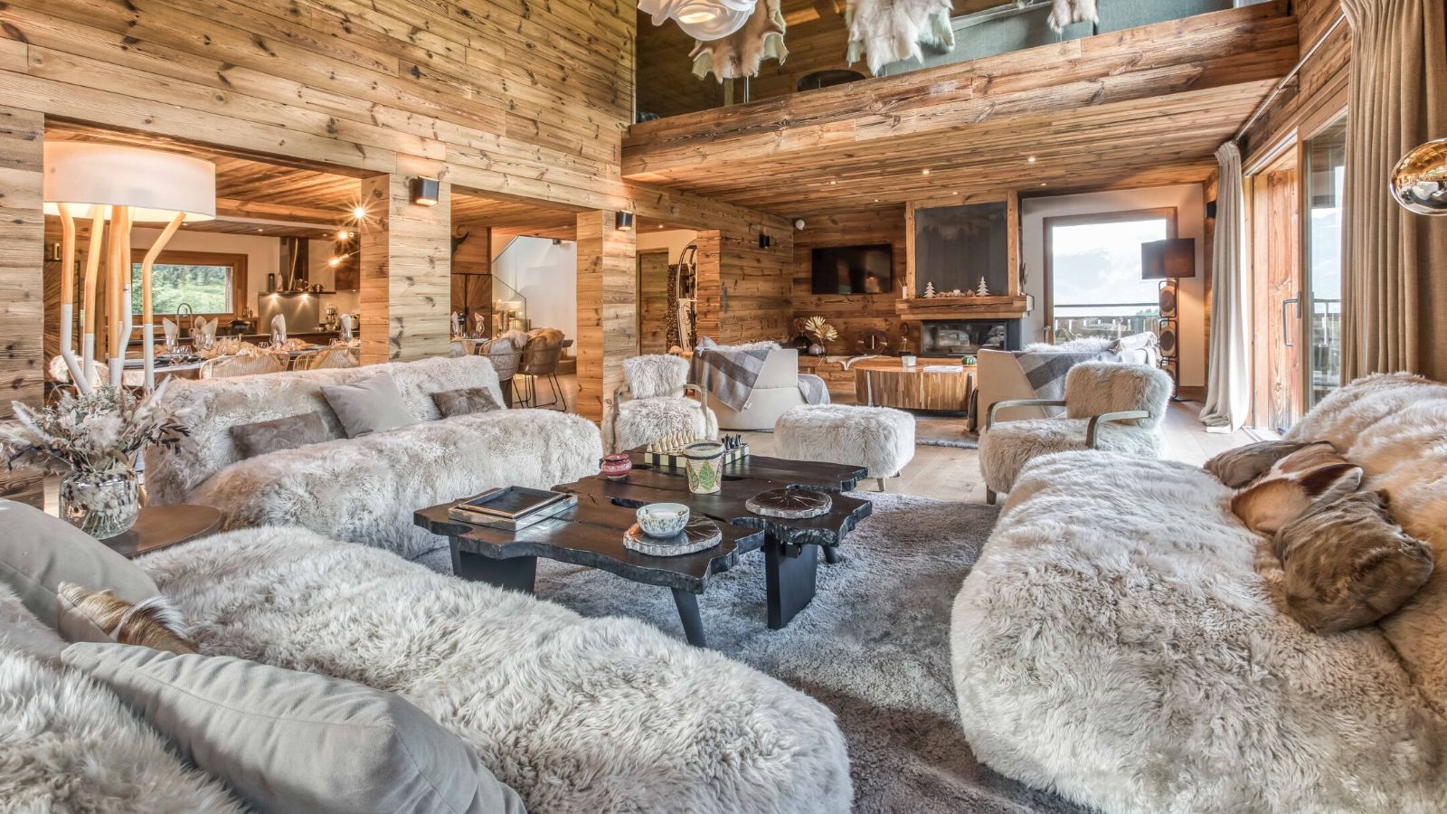 Luxury-Ski-Chalet-Megeve-Chalet-Le-Yack-Oxford-Ski-Lounge3.jpg