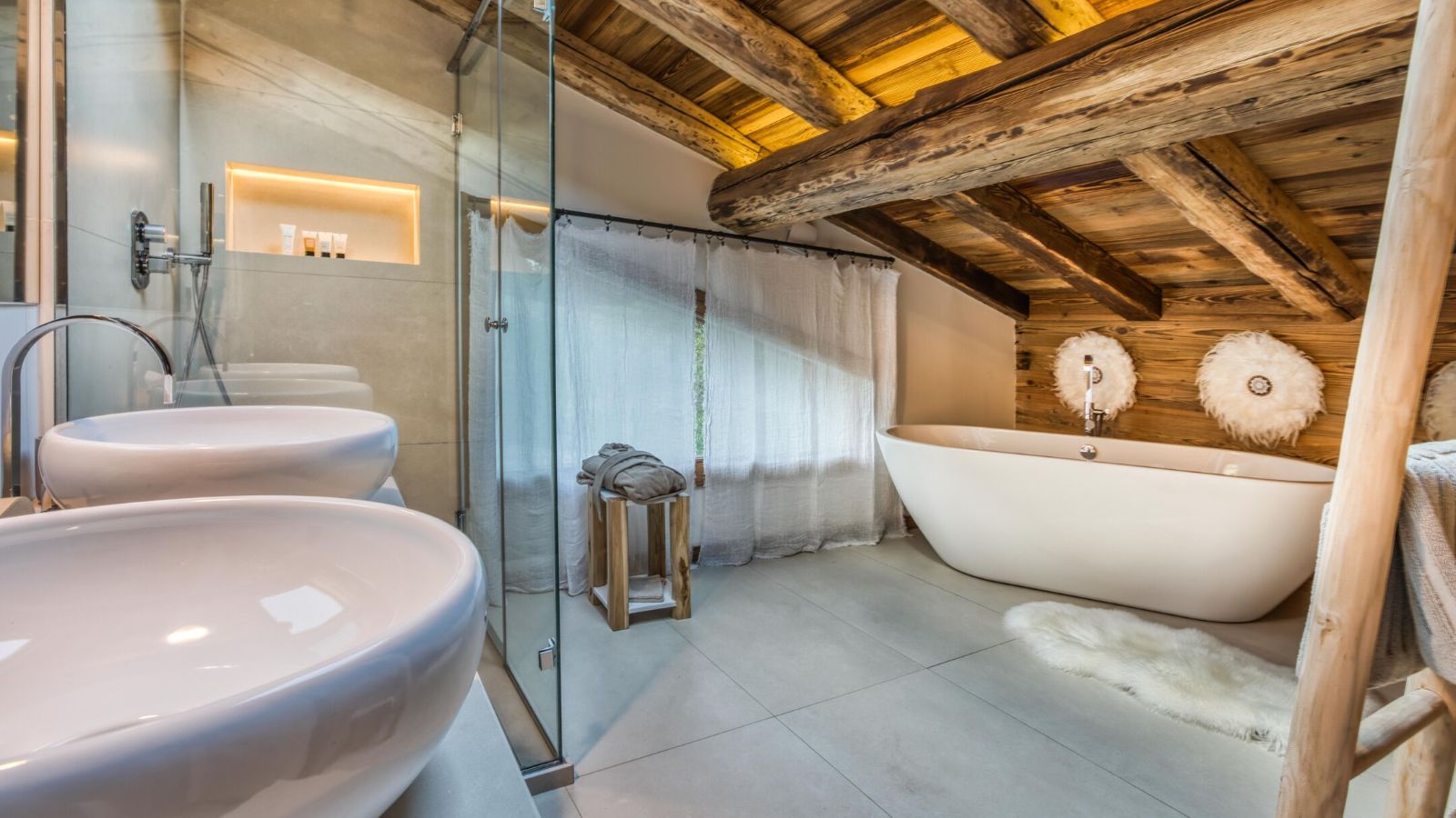 Luxury-Ski-Chalet-Megeve-Chalet-Le-Yack-Oxford-Ski-Bathroom3.jpg