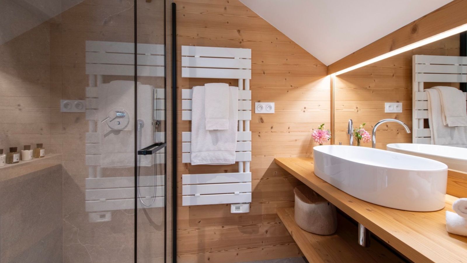 Luxury-Ski-Chalet-Megeve-Chalet-Taiga-Oxford-Ski-Bathroom2.jpg