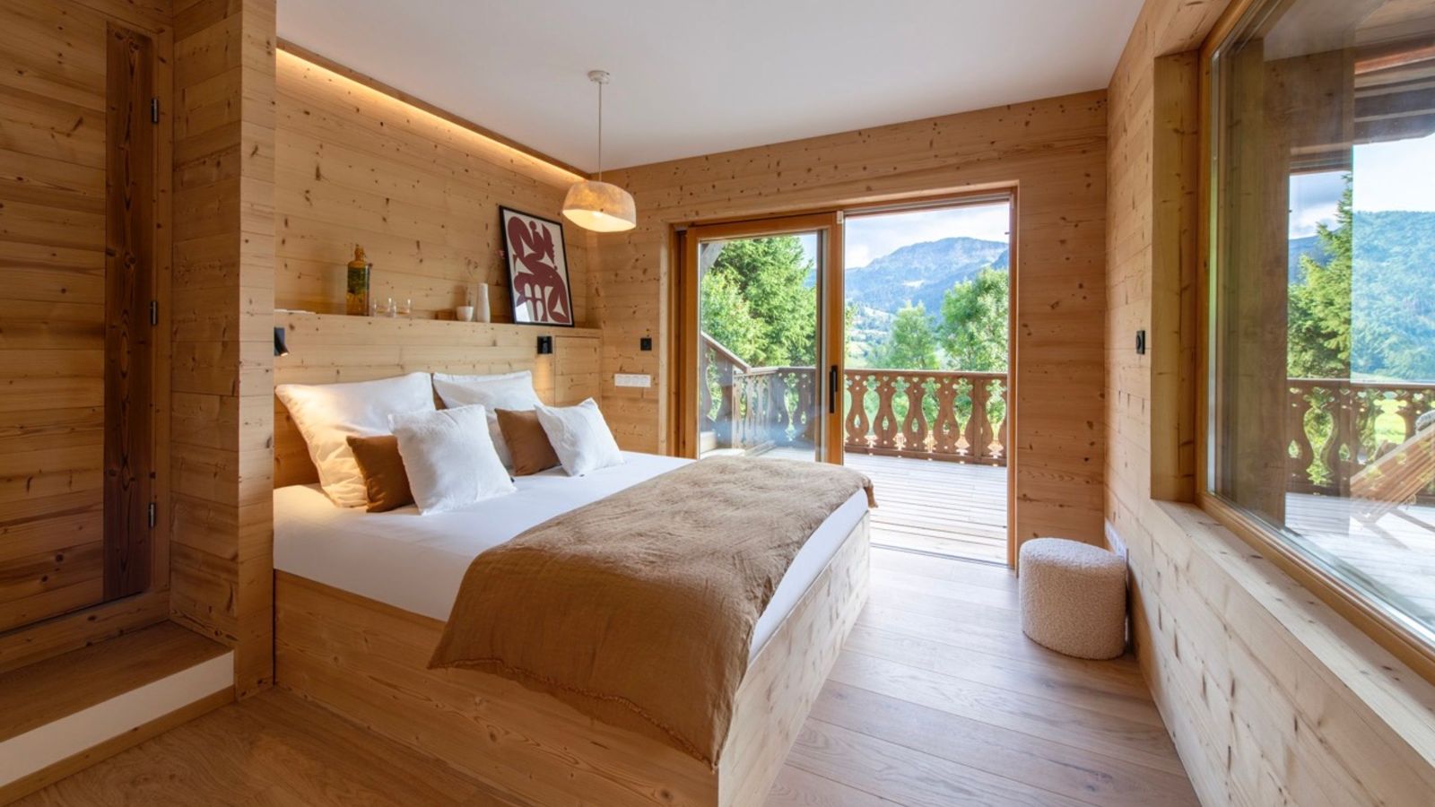 Luxury-Ski-Chalet-Megeve-Chalet-Taiga-Oxford-Ski-Bedroom (18).jpg