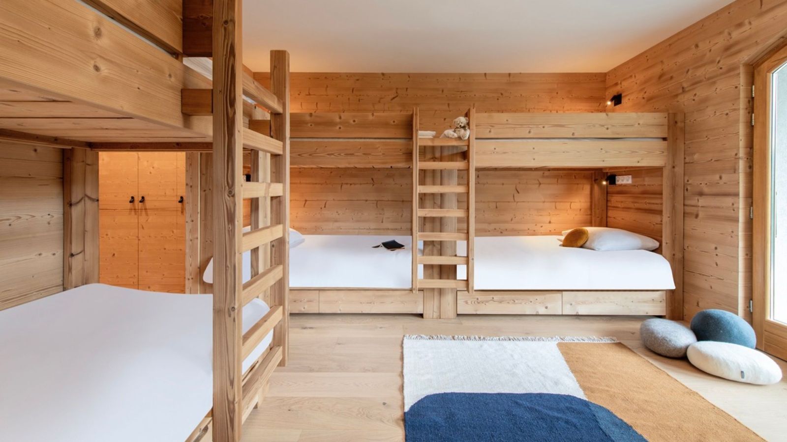 Luxury-Ski-Chalet-Megeve-Chalet-Taiga-Oxford-Ski-Bunk-Bedroom.jpg