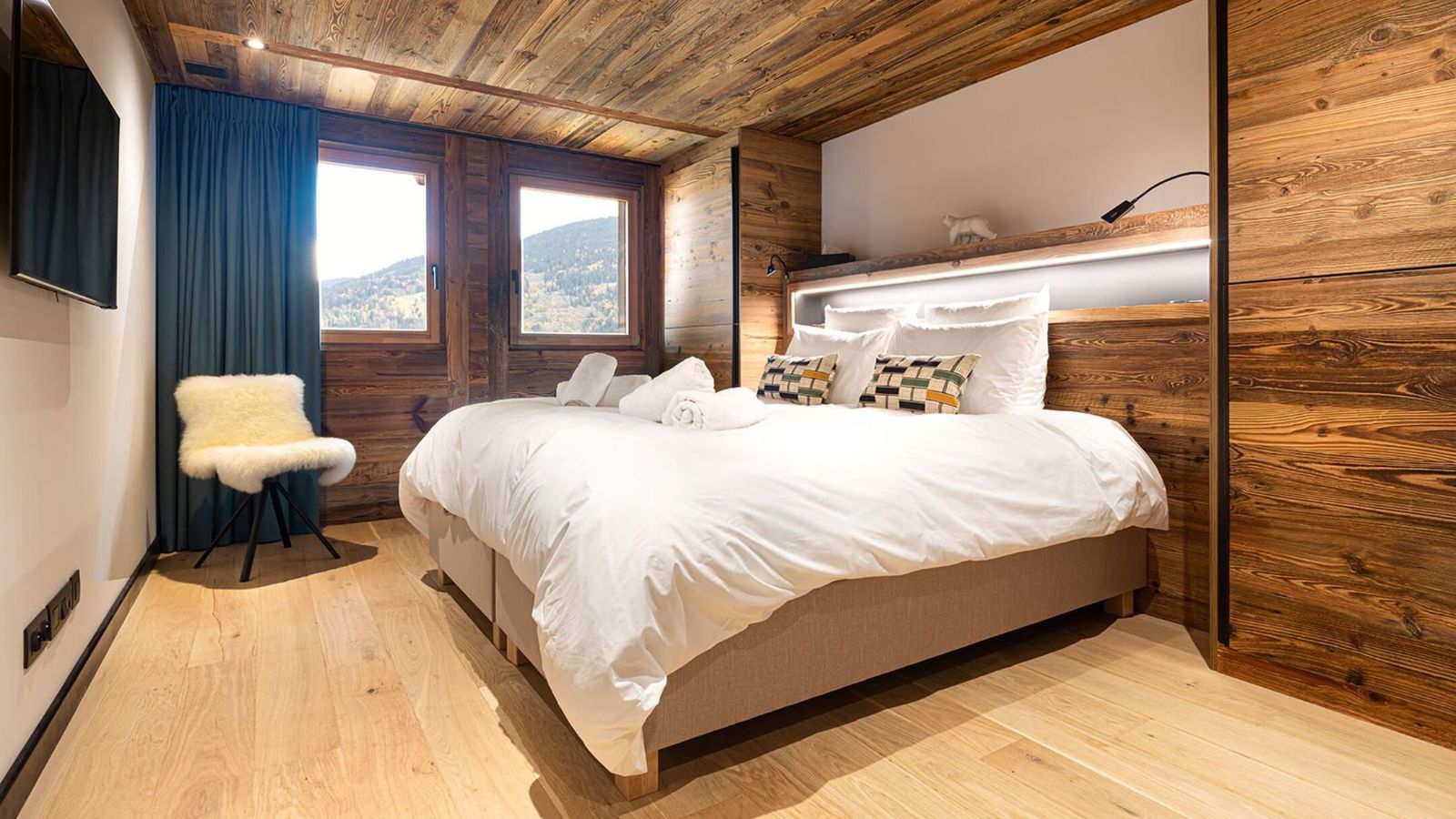 Luxury-Ski-Chalet-St-Gervais-Chalet-Le-Pic-Oxford-Ski-Bedroom (9).jpg