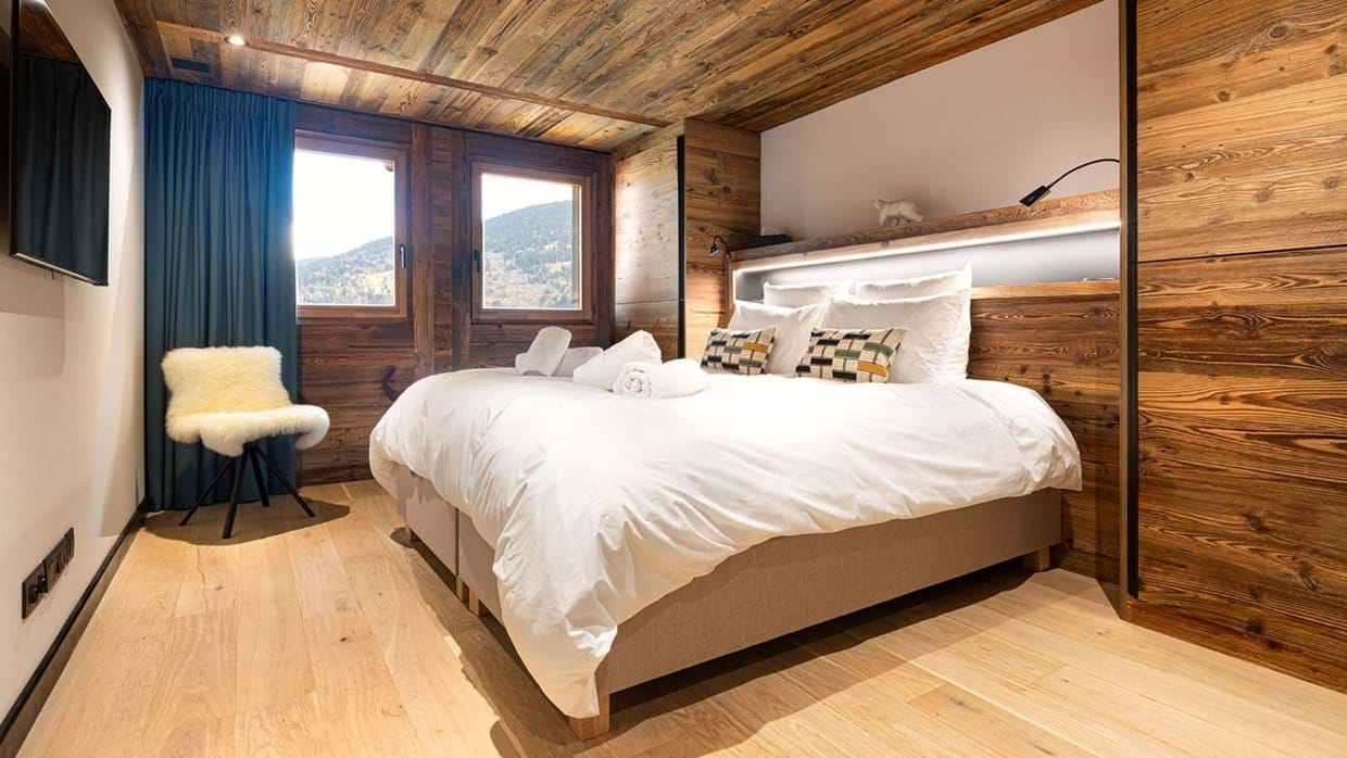 Luxury-Ski-Chalet-St-Gervais-Chalet-Le-Pic-Oxford-Ski-Bedroom (9).jpg