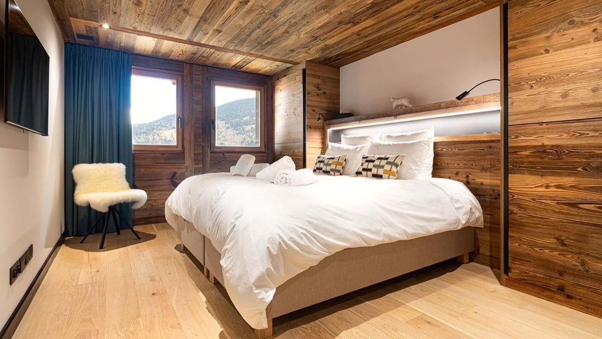 Luxury-Ski-Chalet-St-Gervais-Chalet-Le-Dome-Oxford-Ski-Bedroom (2).jpg