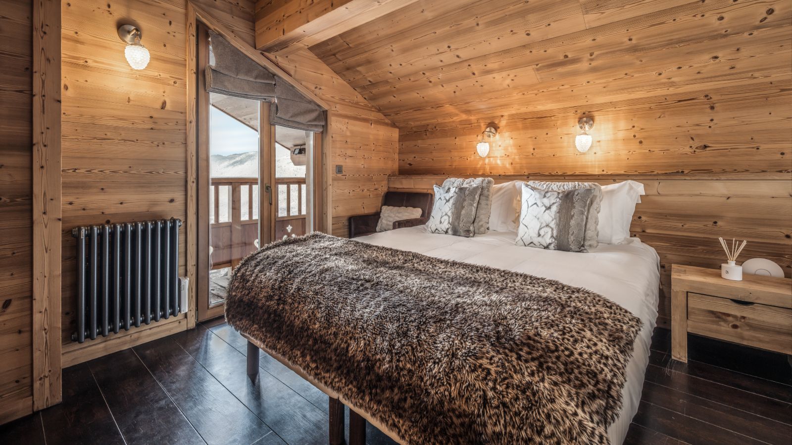 Luxury-Ski-Chalet-La-Tania-Chalet-Peppa-Oxford-Ski-Bedroom (2).jpg