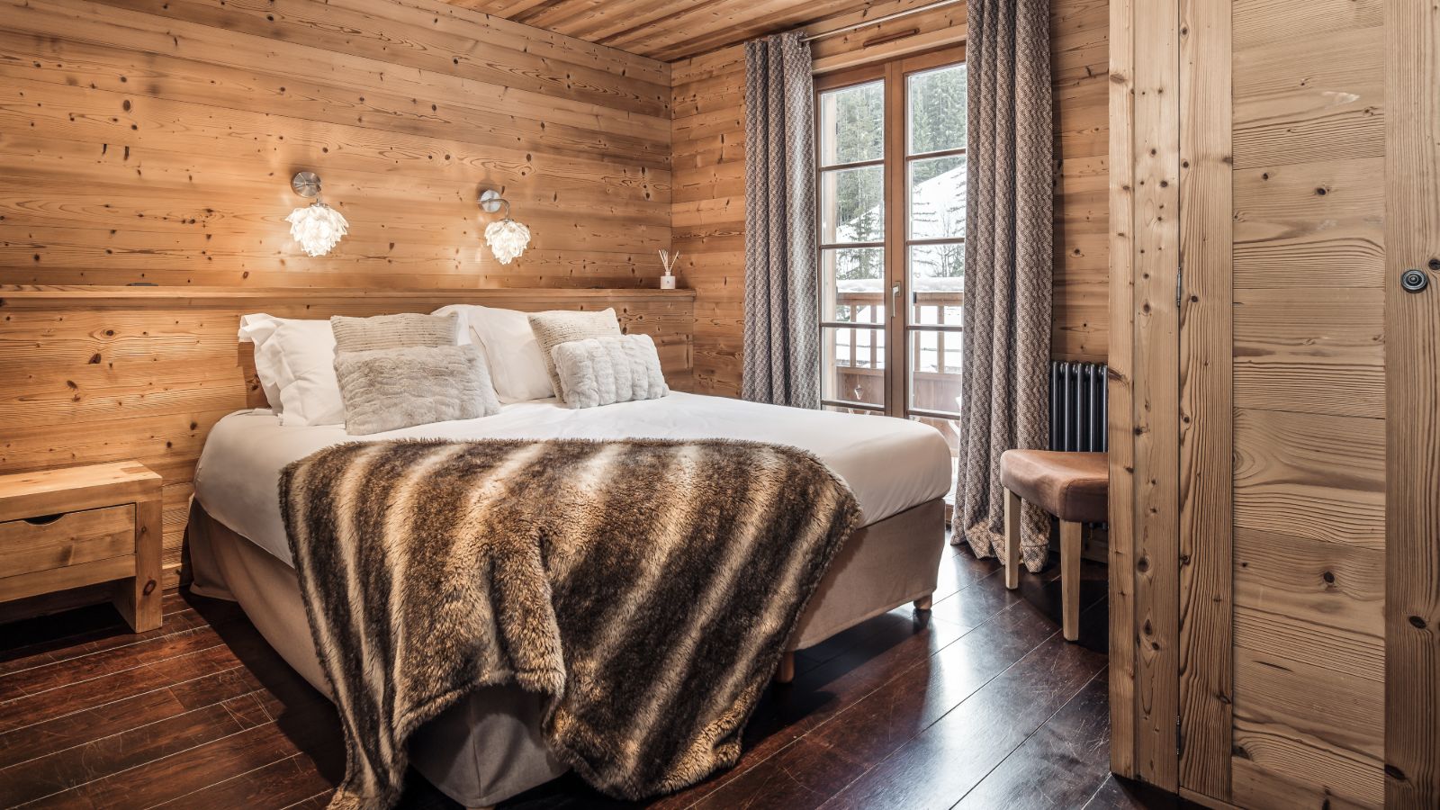 Luxury-Ski-Chalet-La-Tania-Chalet-Peppa-Oxford-Ski-Bedroom (3).jpg