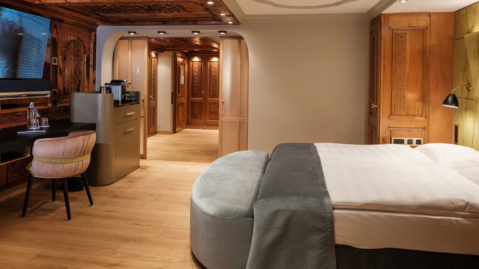 Hotel Alex - Room 7 (1).jpg