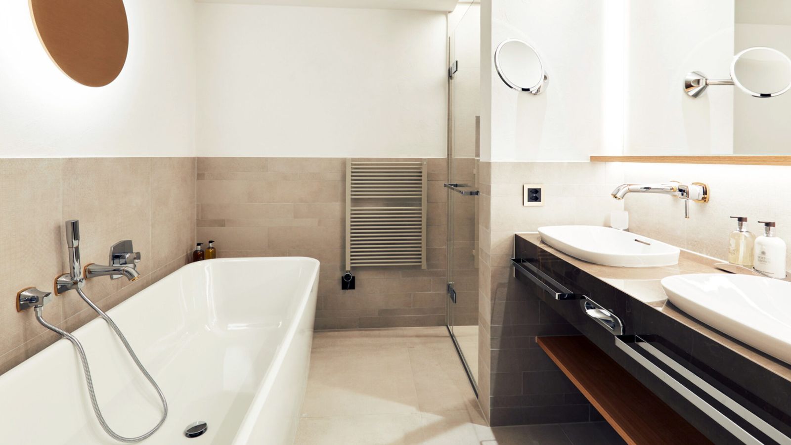 Hotel Alex - Bathroom 2 (1).jpg