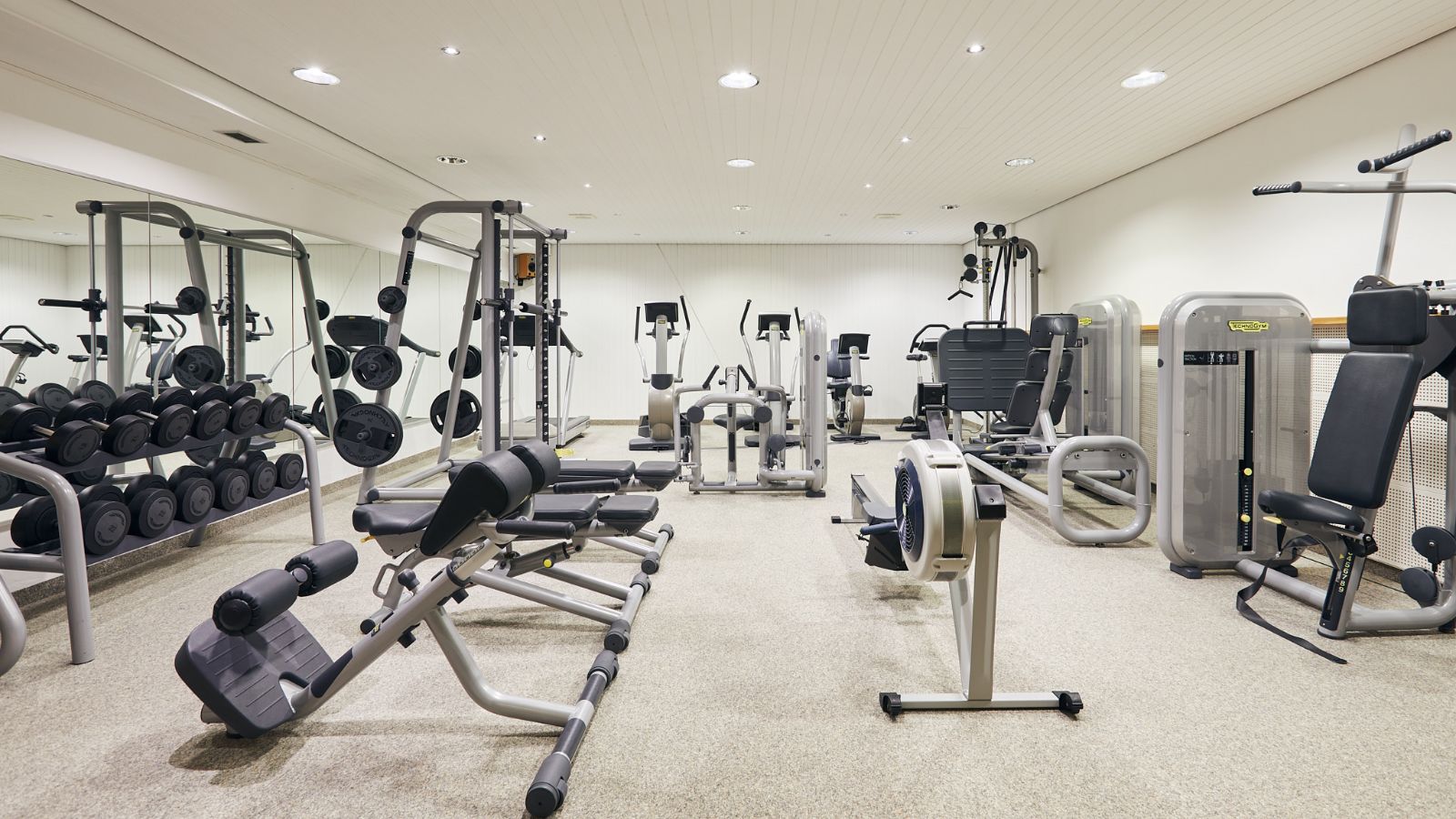 Hotel Alex - Gym (1).jpg