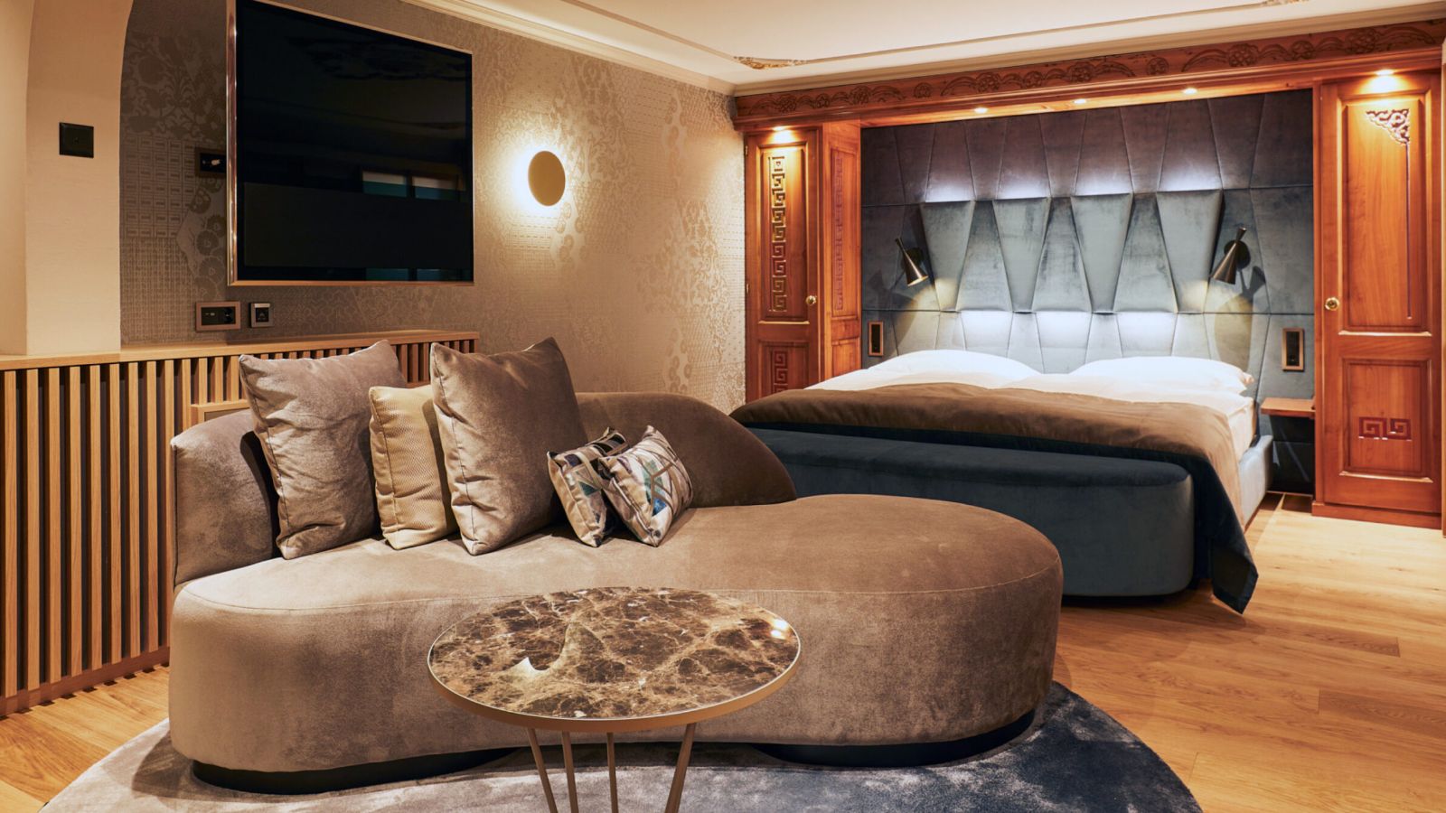 Hotel Alex - Room 3 (1).jpg