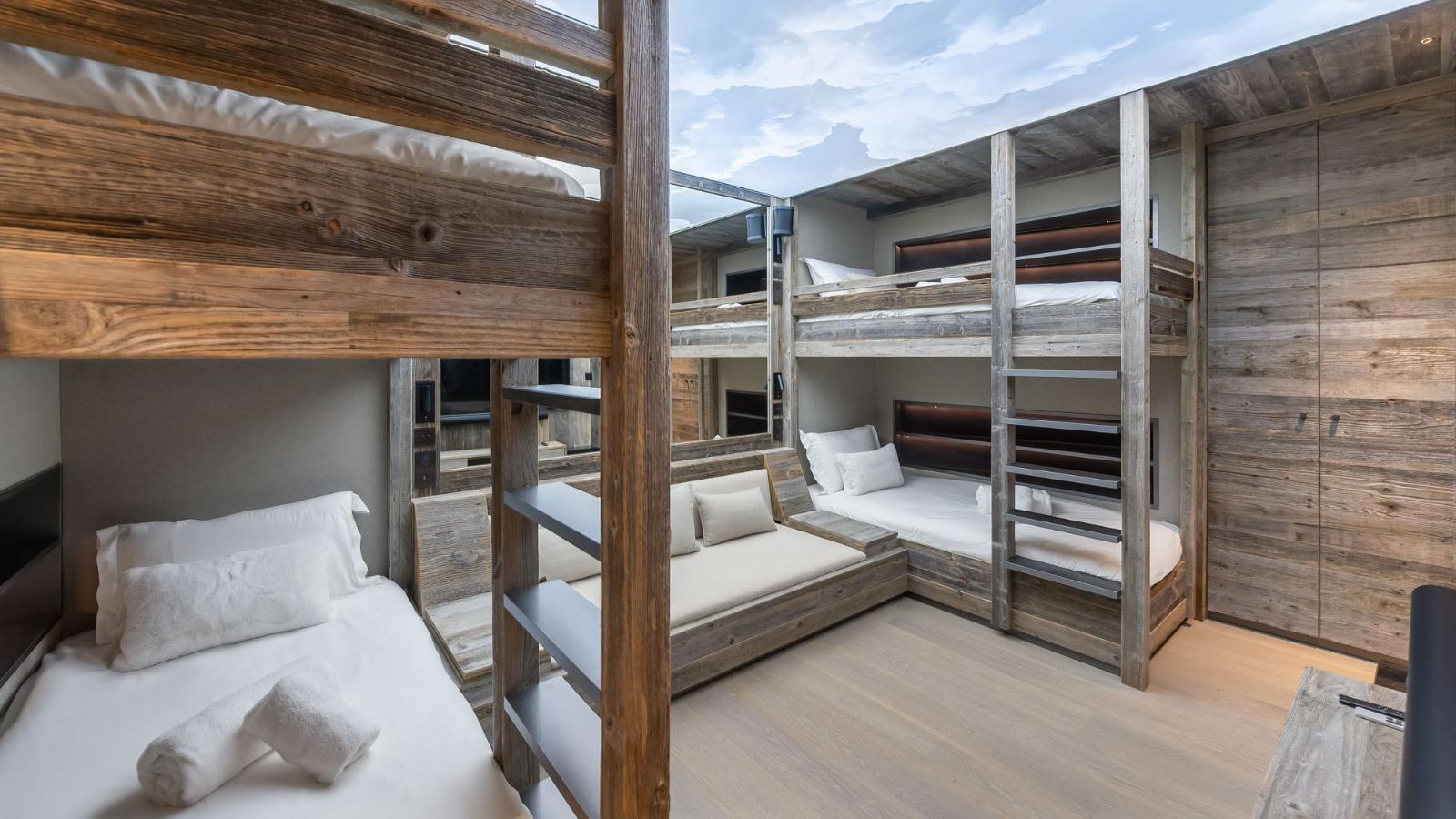 Luxury-Ski-Chalet-Courchevel-1850-Chalet-Bellarossa-Oxford-Ski-Bunkroom (14).jpg